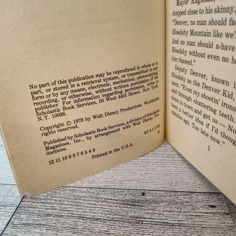HOT LEAD‎ AND COLD FEET Walt Disney Paperback Based on Movie 1978 1st Edition